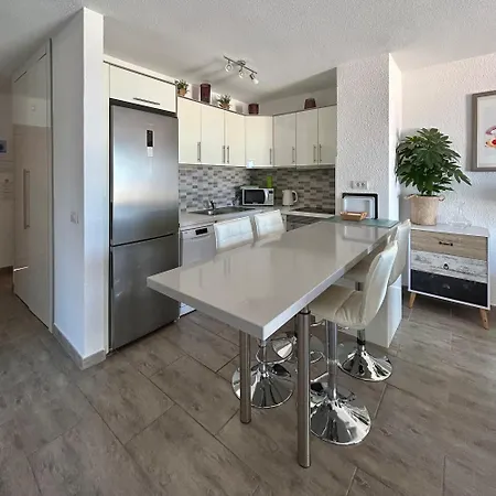 2 Bdr Penthouse Apt, Sea Views, Heated Pool K211 Daire