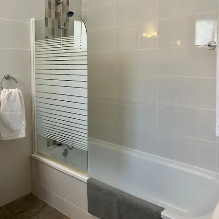 Daire 2 Bdr Penthouse Apt, Sea Views, Heated Pool K211 Los Cristianos (Tenerife)