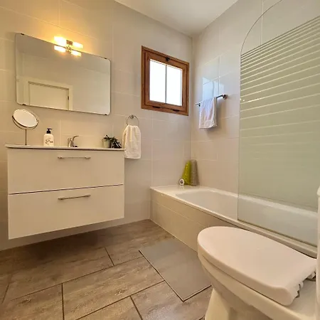 Daire 2 Bdr Penthouse Apt, Sea Views, Heated Pool K211 Los Cristianos (Tenerife)